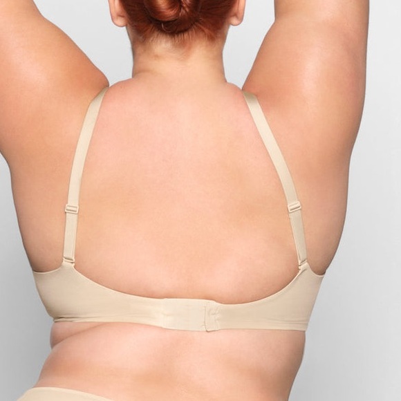✨SKIMS WEIGHTLESS SCOOP BRA IN SAND 36DD - Picture 6 of 7